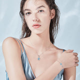 "Infinite Embrace" Bracelet en argent sterling avec aquamarine, symbole de l'infini, pierre de naissance de mars