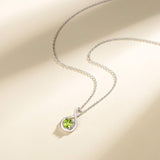 "Étreinte Infinie" Pendentif en Argent Sterling avec Symbole Infini et Pierre de Naissance d'Août Péridot - Argent
