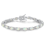 "Glamour Radiance" Bracelet en argent sterling avec opale blanche taillée fantaisie, pierre de naissance d'octobre