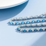 "Glamour Radiance" Bracelet en argent sterling avec topaze bleue taillée fantaisie, pierre de naissance de décembre