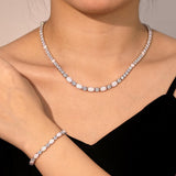 "Glamour Radiance" Collier en argent sterling avec opale blanche taillée fantaisie d'octobre