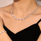 "Glamour Radiance" Collier en argent sterling avec opale blanche taillée fantaisie d'octobre