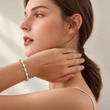 "Glamour Radiance" Bracelet en argent sterling avec opale blanche taillée fantaisie, pierre de naissance d'octobre