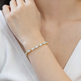 "Glamour Radiance" Bracelet en argent sterling avec opale blanche taillée fantaisie d'octobre