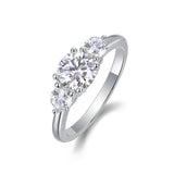 Bague en argent sterling Moissanite en taille ronde à trois pierres FANCIME